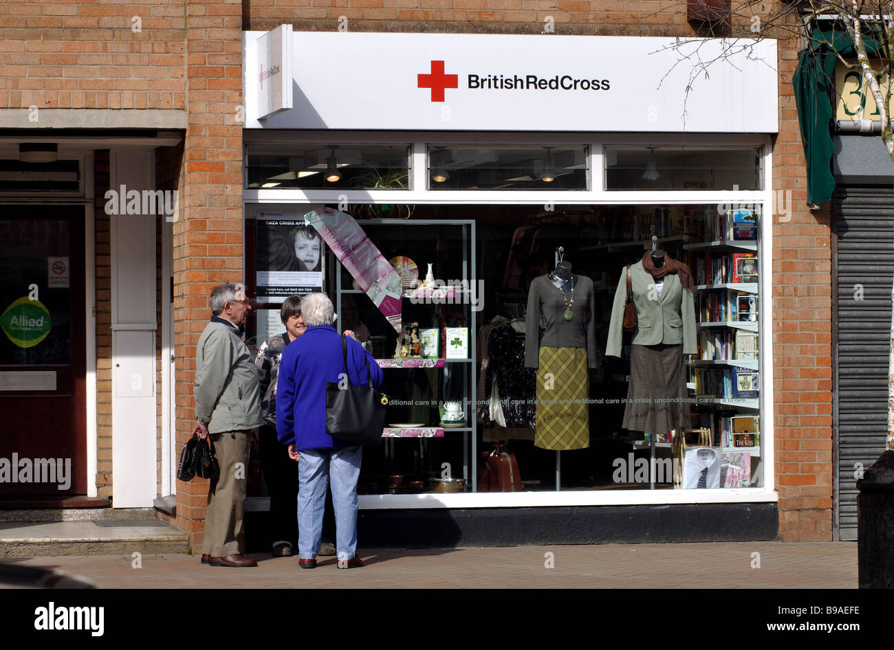 La Croix Rouge britannique charity shop, UK Banque D'Images