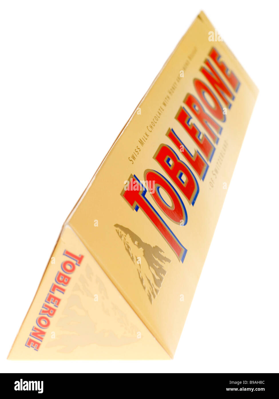 Bar de chocolat au lait Toblerone Blanc Backgorund isolé contre un