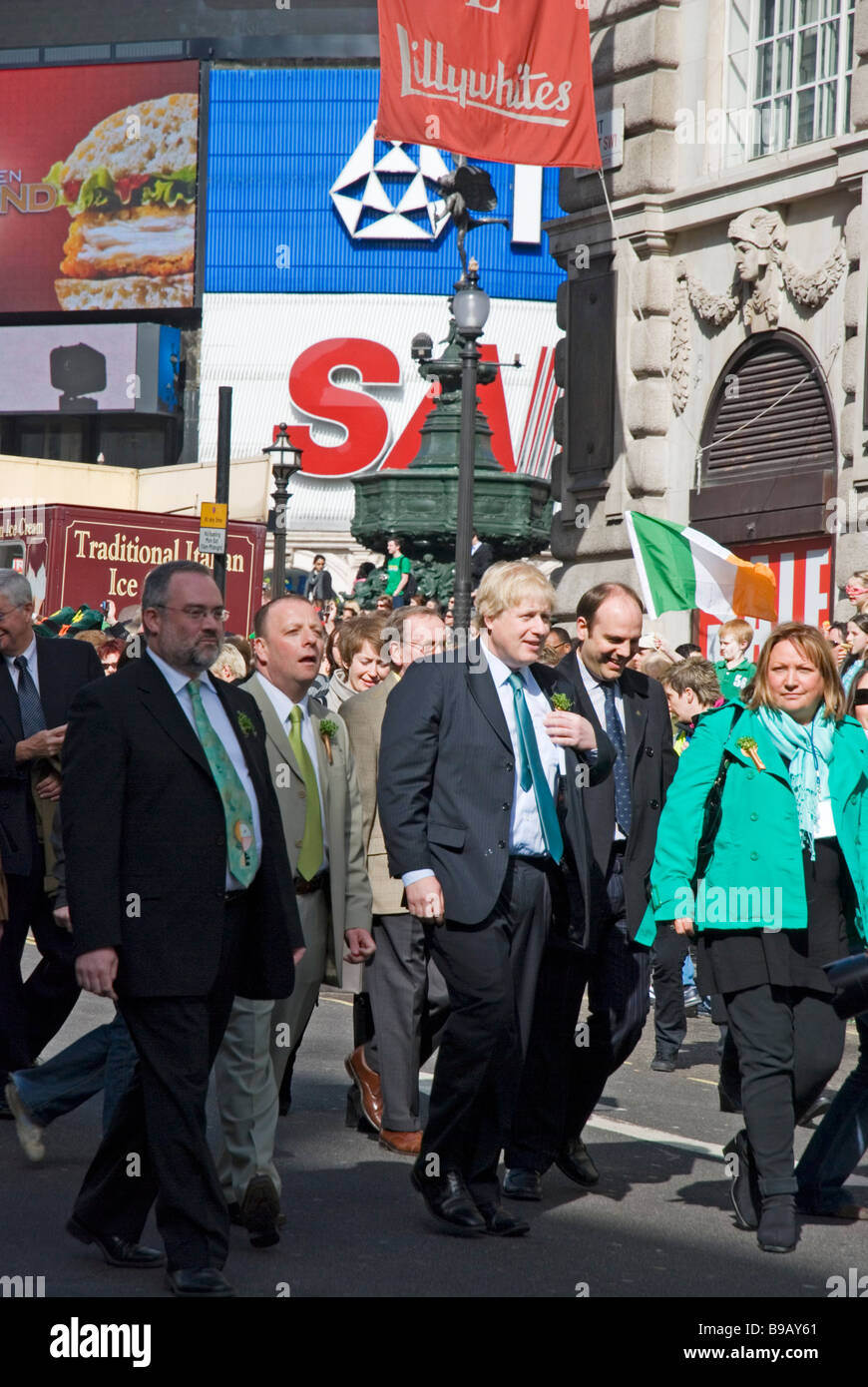 Boris Johnson, maire de Londres à St Patrick's Day Parade à Londres, en Angleterre, Royaume-Uni, 2009 Banque D'Images