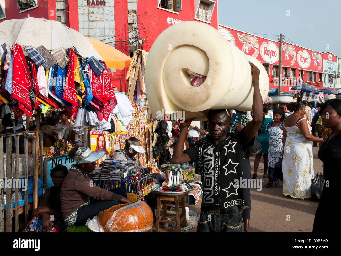 L'Afrique de l'Ouest Ghana Kumasi Kejita Central Market est le plus grand marché en Afrique de l'ouest Banque D'Images