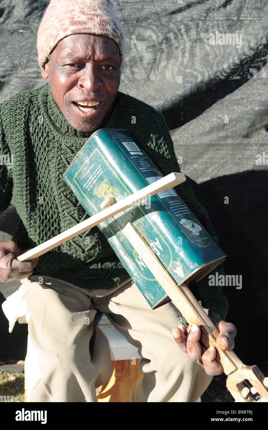 Instrument homme jouant Banque D'Images