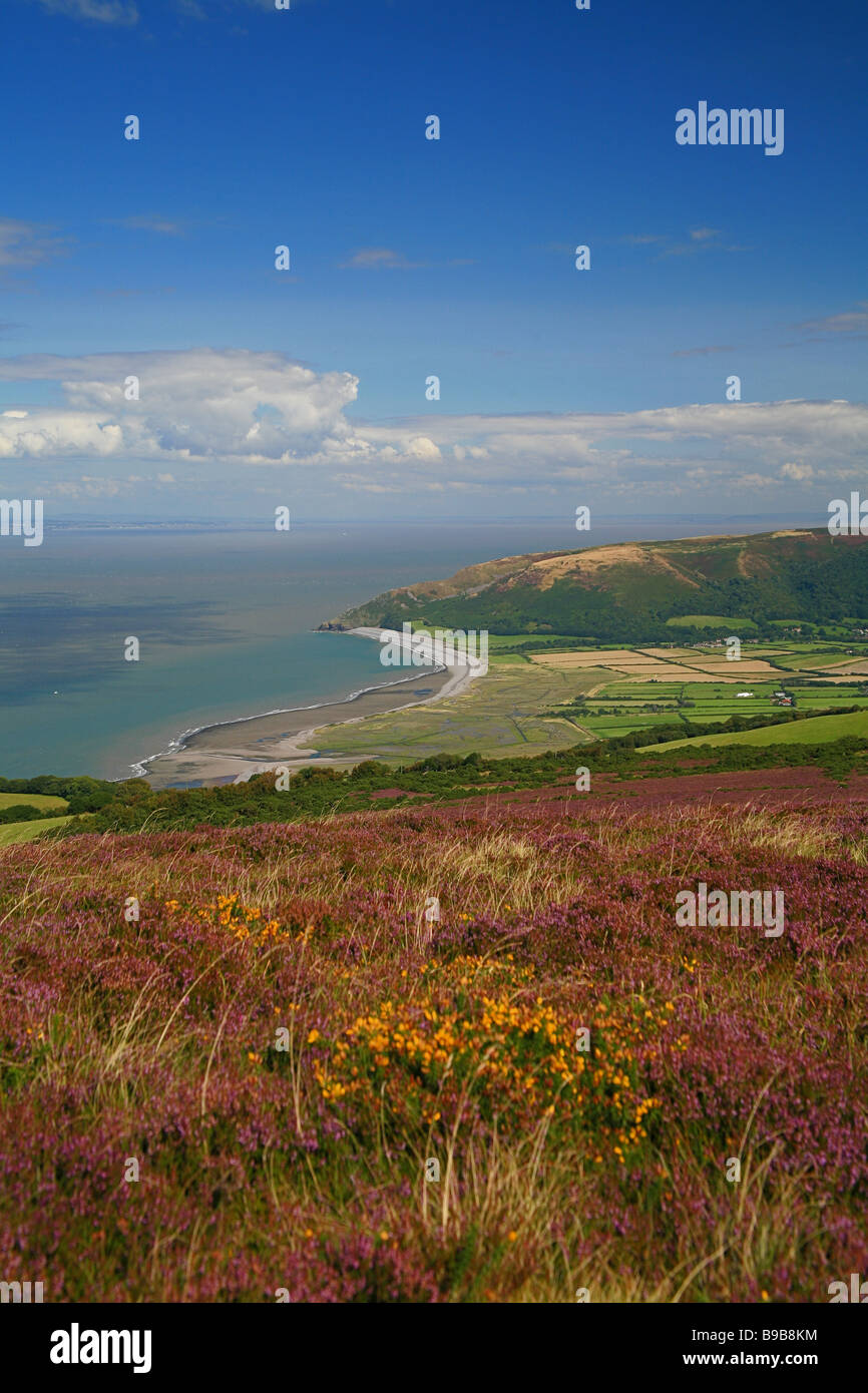 À l'égard Selworthy, balise Porlock Bay et le Canal de Bristol de Porlock commun sur Exmoor, Somerset, England, UK Banque D'Images