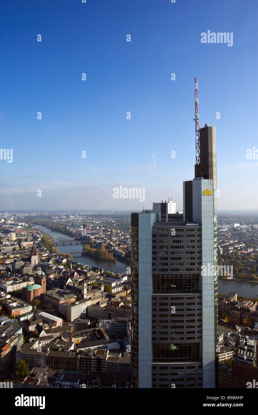Tour de la Commerzbank et vue sur Francfort Banque D'Images