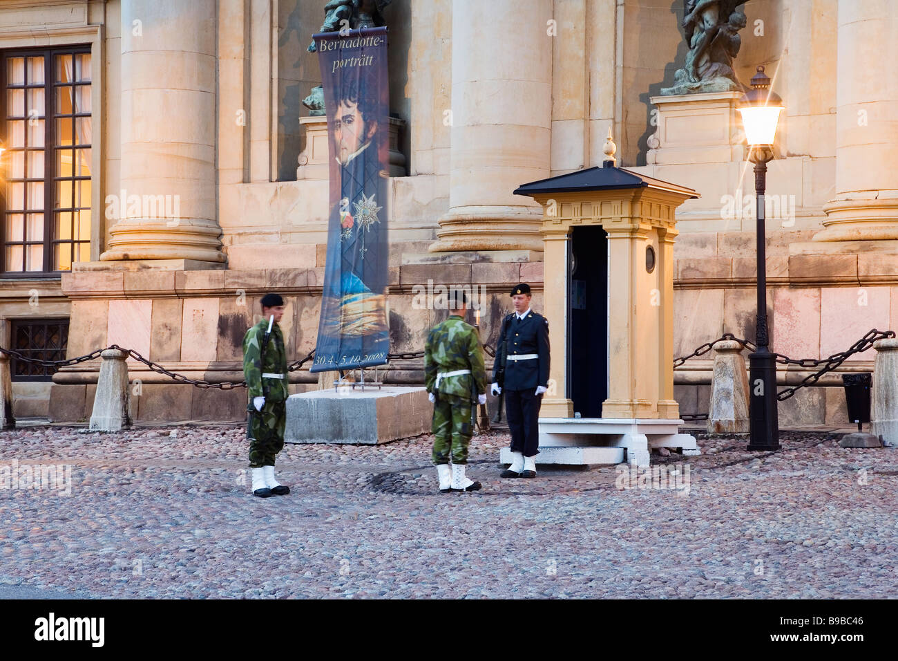 Stockholm, Suède. Gardiens du Palais Royal KUNGLIGA SLOTTET Banque D'Images