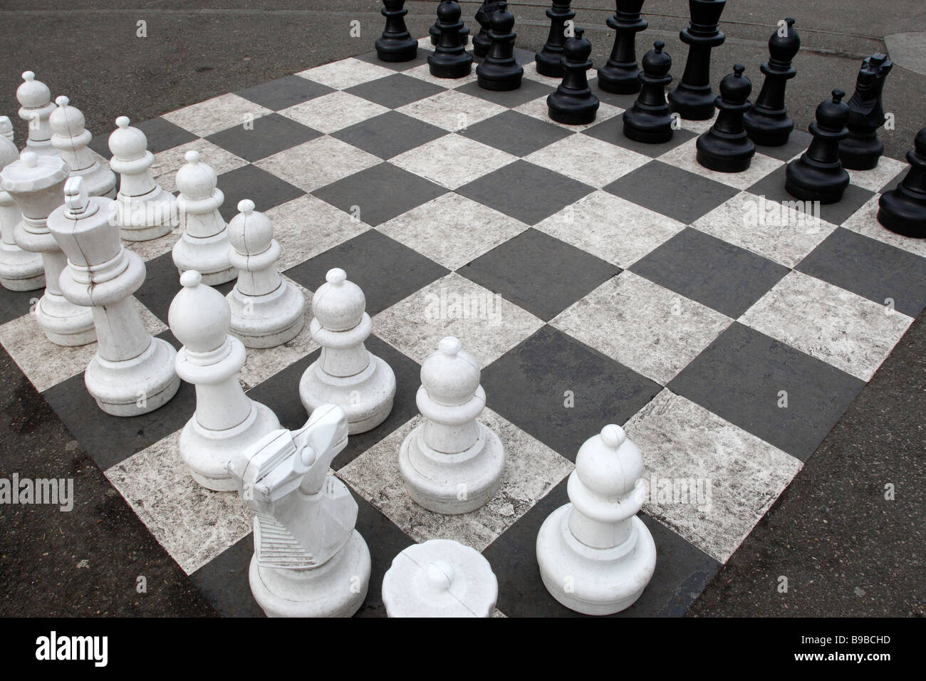 Jeu d''échecs géant dans le parc des bastions genève suisse Banque D'Images