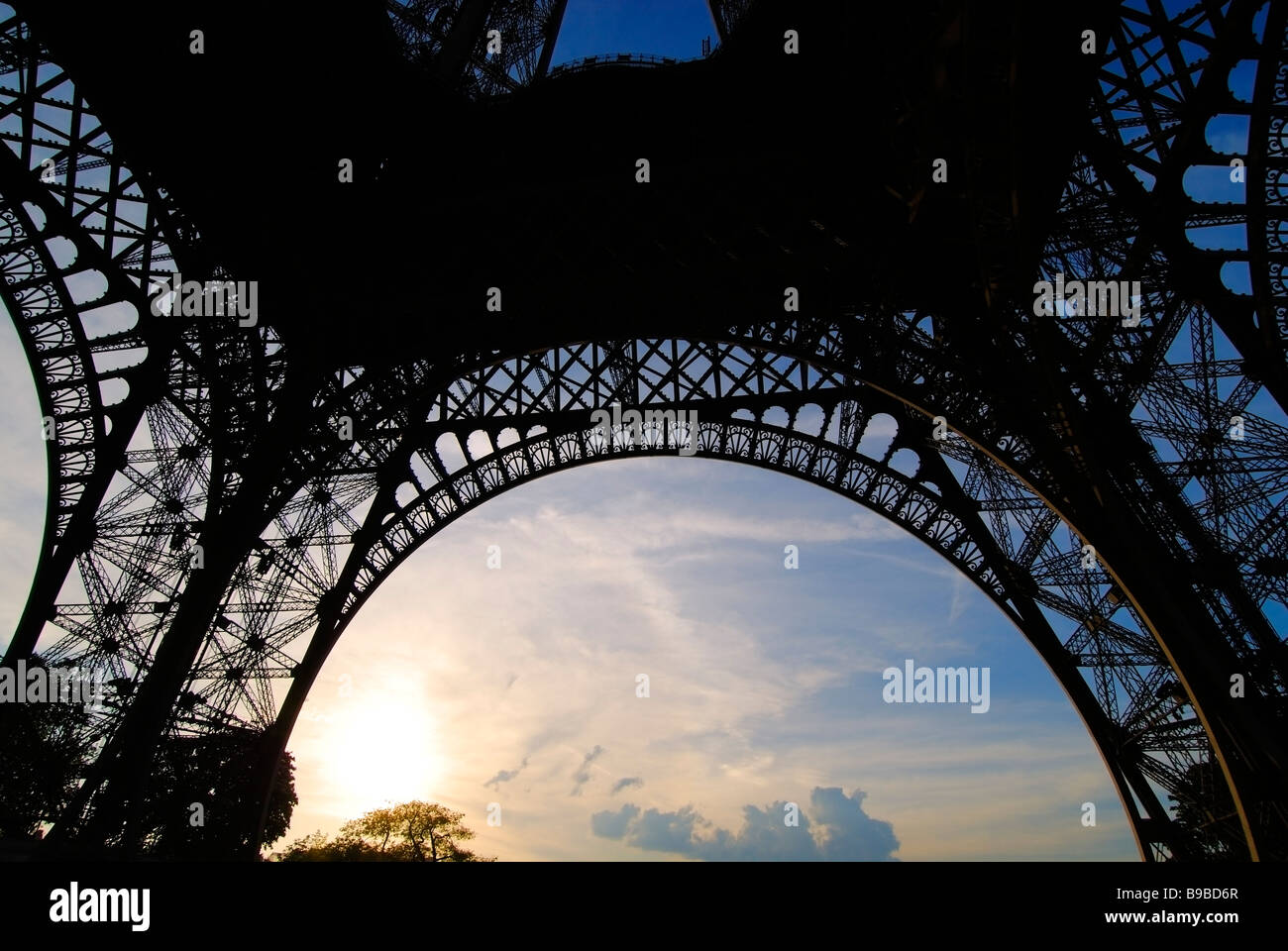 La Tour Eiffel dans la lumière du soir Banque D'Images