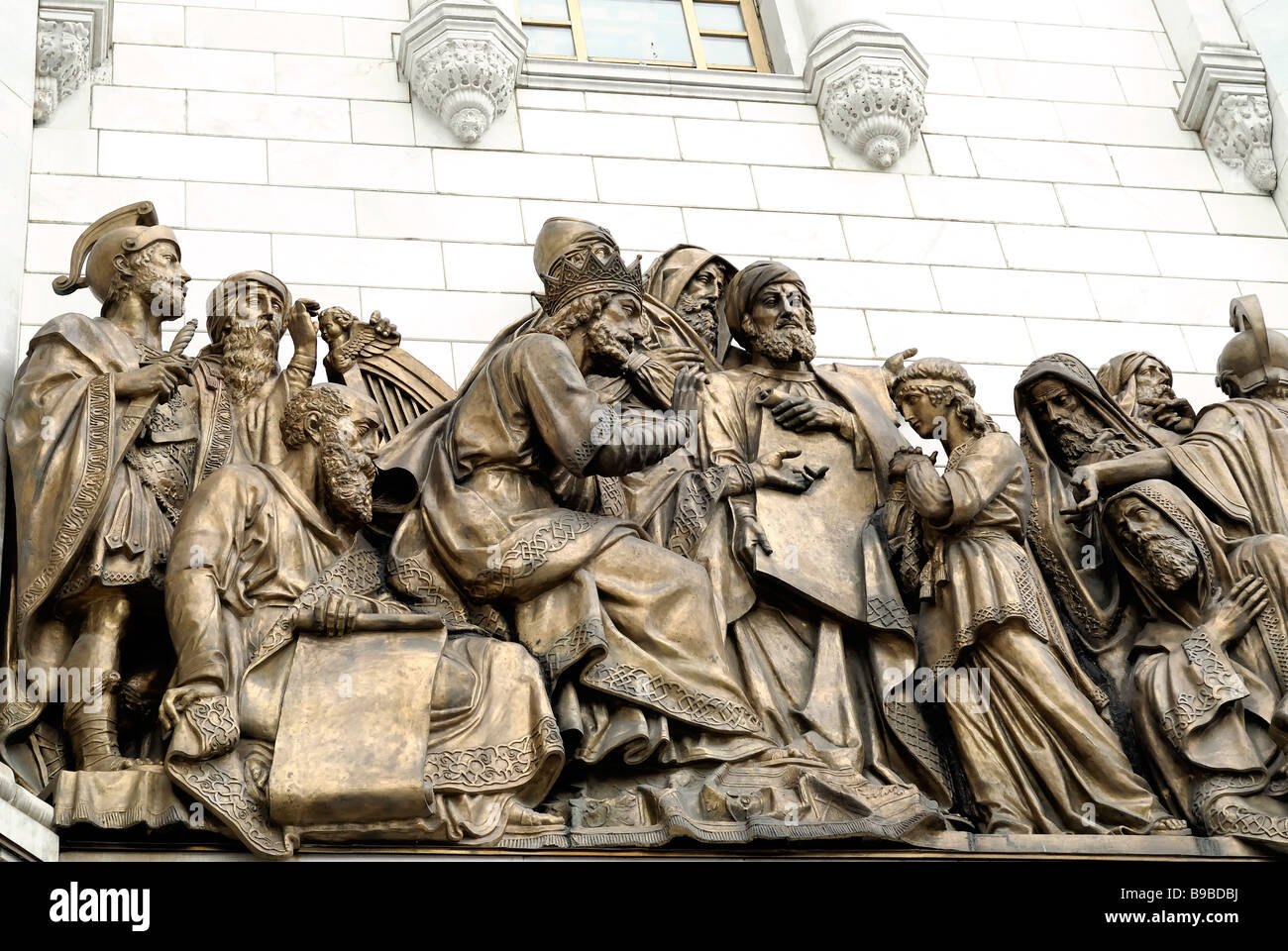 Fragment de façade avec hauts-reliefs de scènes de vie la Bible, Cathédrale de Christ le Sauveur Banque D'Images