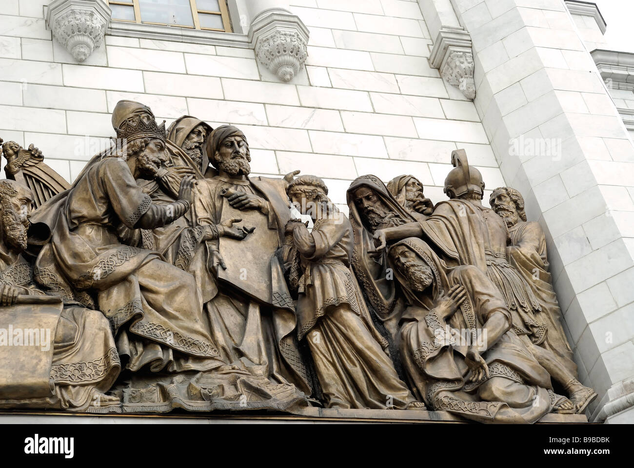 Fragment de façade avec hauts-reliefs de scènes de vie la Bible, Cathédrale de Christ le Sauveur Banque D'Images