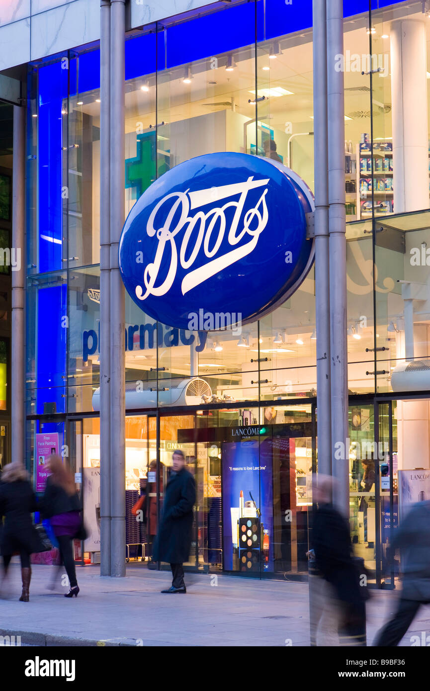 Les gens shopping sur Oxford Street Londres Royaume-Uni Banque D'Images