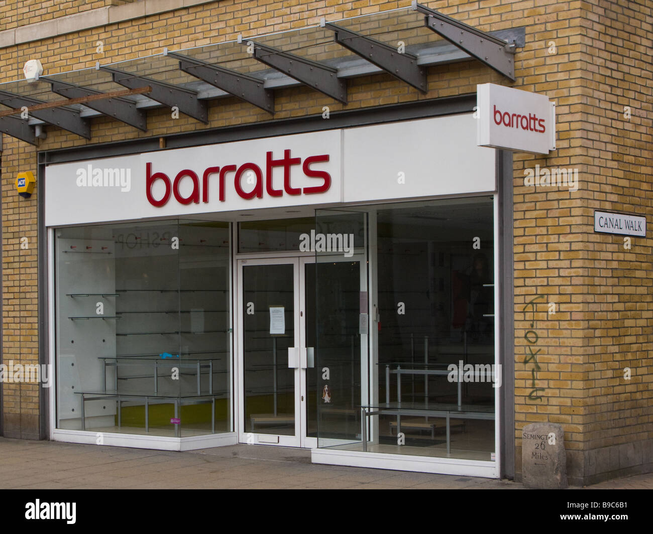 Fermé Barratts High Street dans le magasin de chaussures Canal Walk, Brunel Centre, Swindon UK Banque D'Images