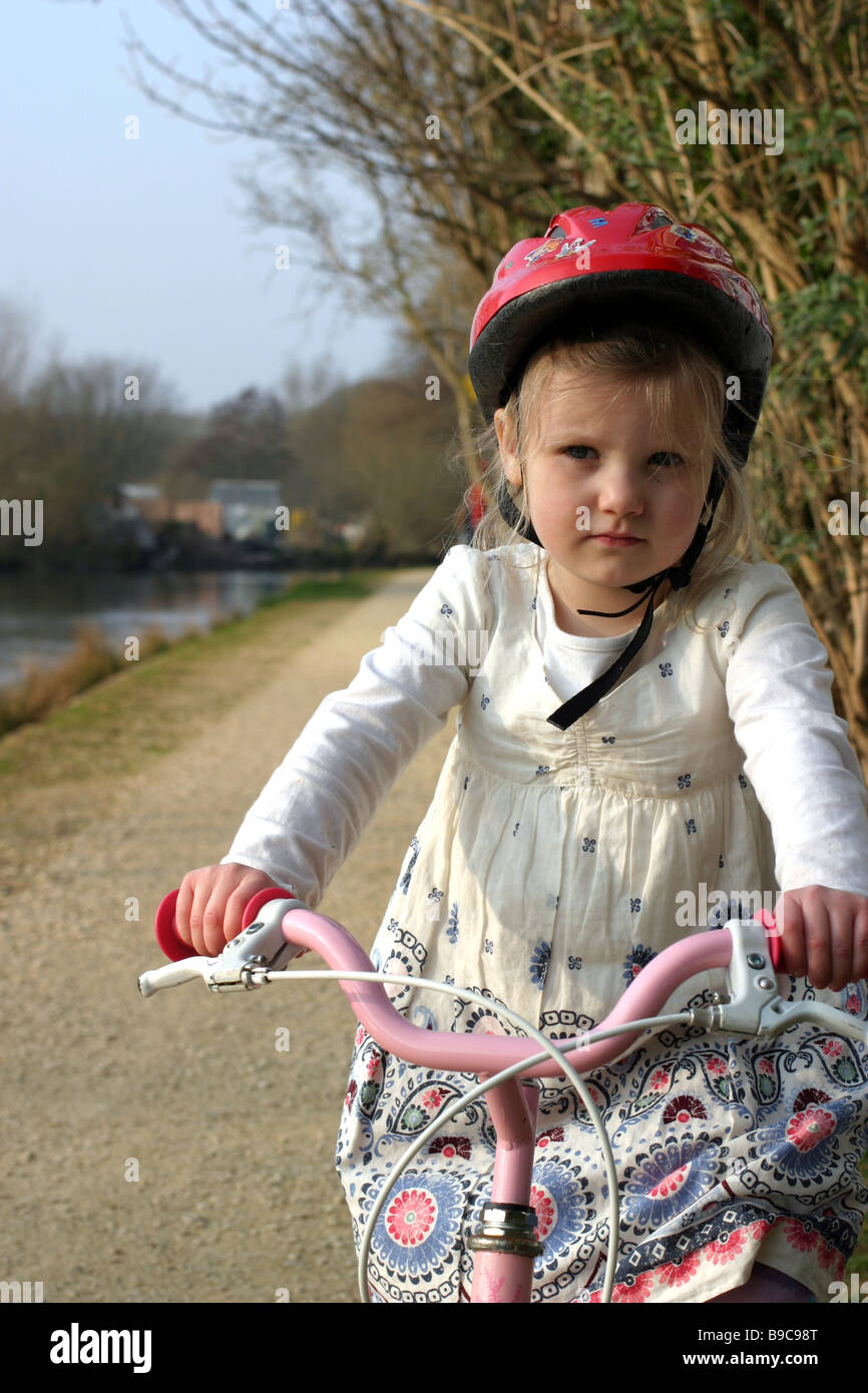 Young Girl Riding a Bike Banque D'Images