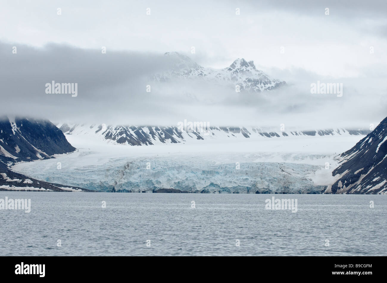 Comfortlessbreen glacier à Engelsbukta, Spitsbergen, Svalbard. Banque D'Images