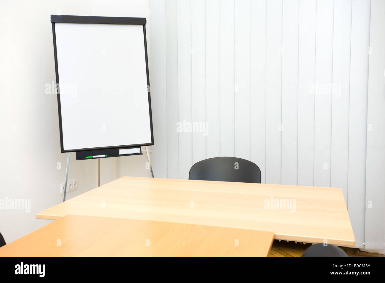 Petite salle de classe vide ou une salle de réunion Banque D'Images