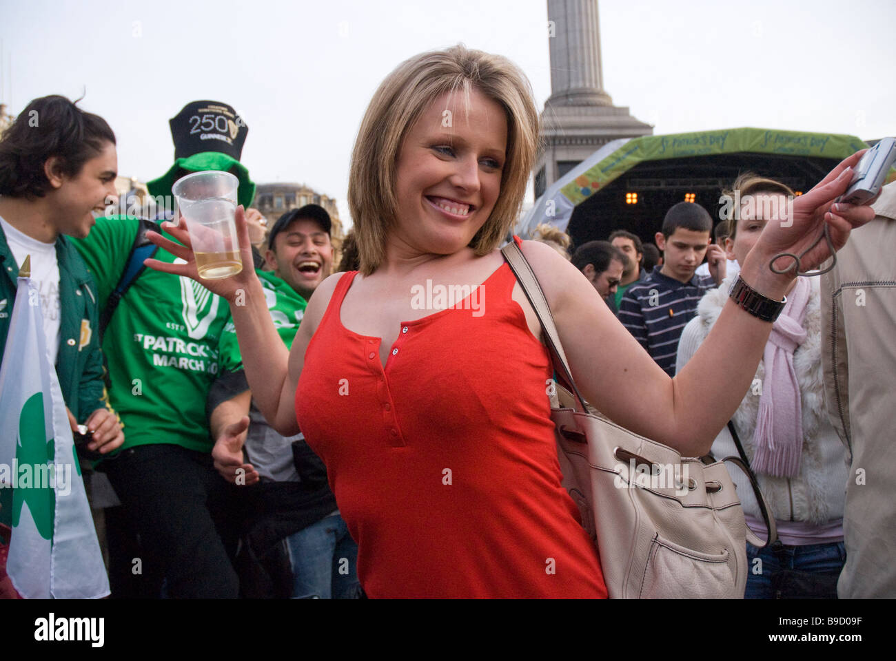 St Patricks day célébrations à Trafalgar Square Banque D'Images