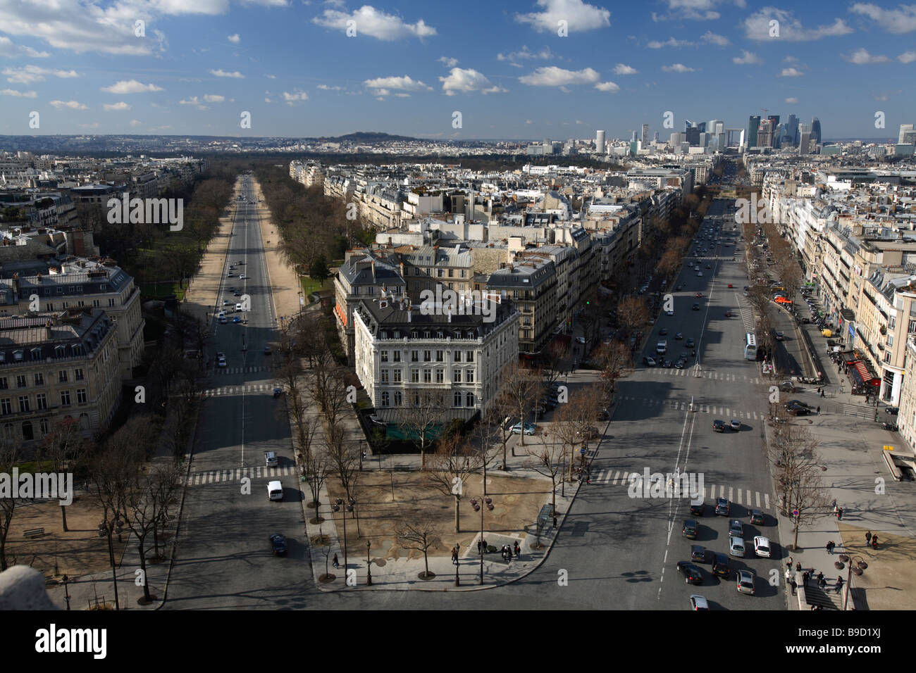 Vue aérienne de Champs Elysées de l'Arc de Triomphe, Paris, France Banque D'Images
