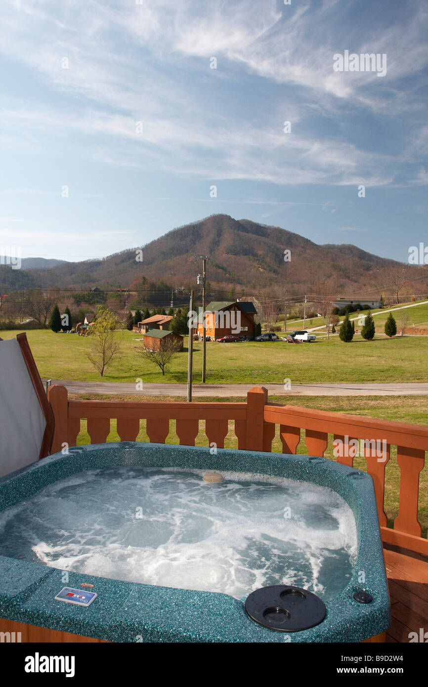 Un bain à remous dans une cabane près de la Smoky Mountains Tennessee Banque D'Images