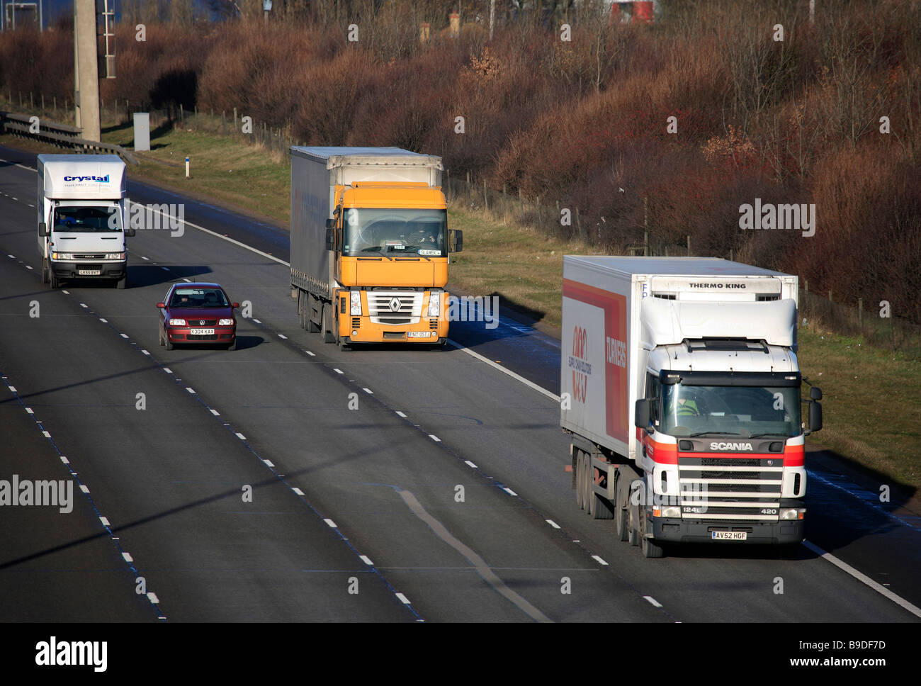 La circulation des camions poids lourds sur l'A1/M d'autoroute près de Peterborough Cambridgeshire Banque D'Images