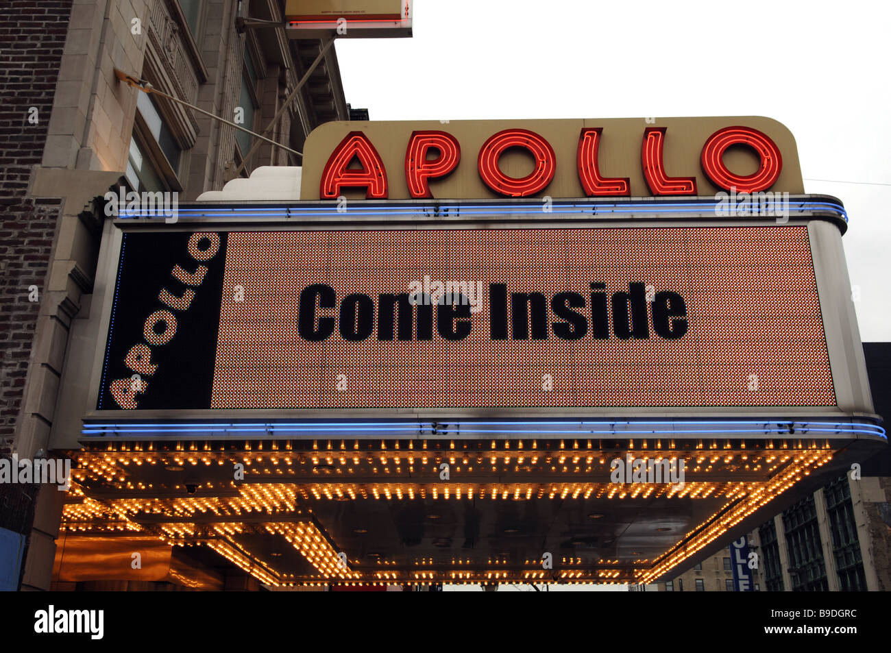 Le monde célèbre Apollo Theatre sur West 125th Street dans le quartier de Harlem à New York Banque D'Images