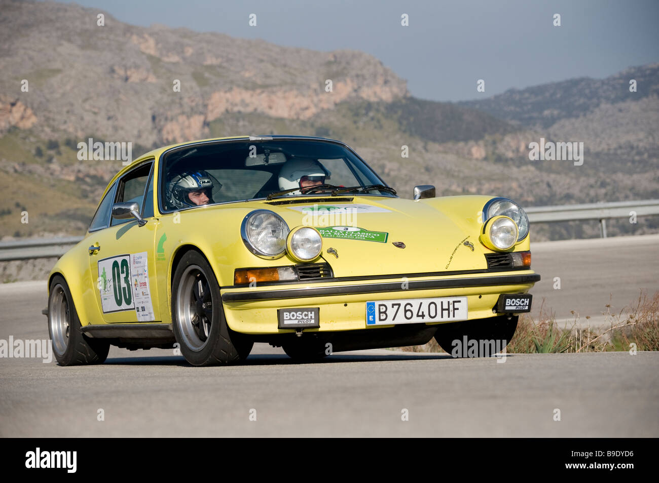 1979 Porsche 911 jaune 24 dans les courses de rallye de voitures Mallorca Classic Banque D'Images