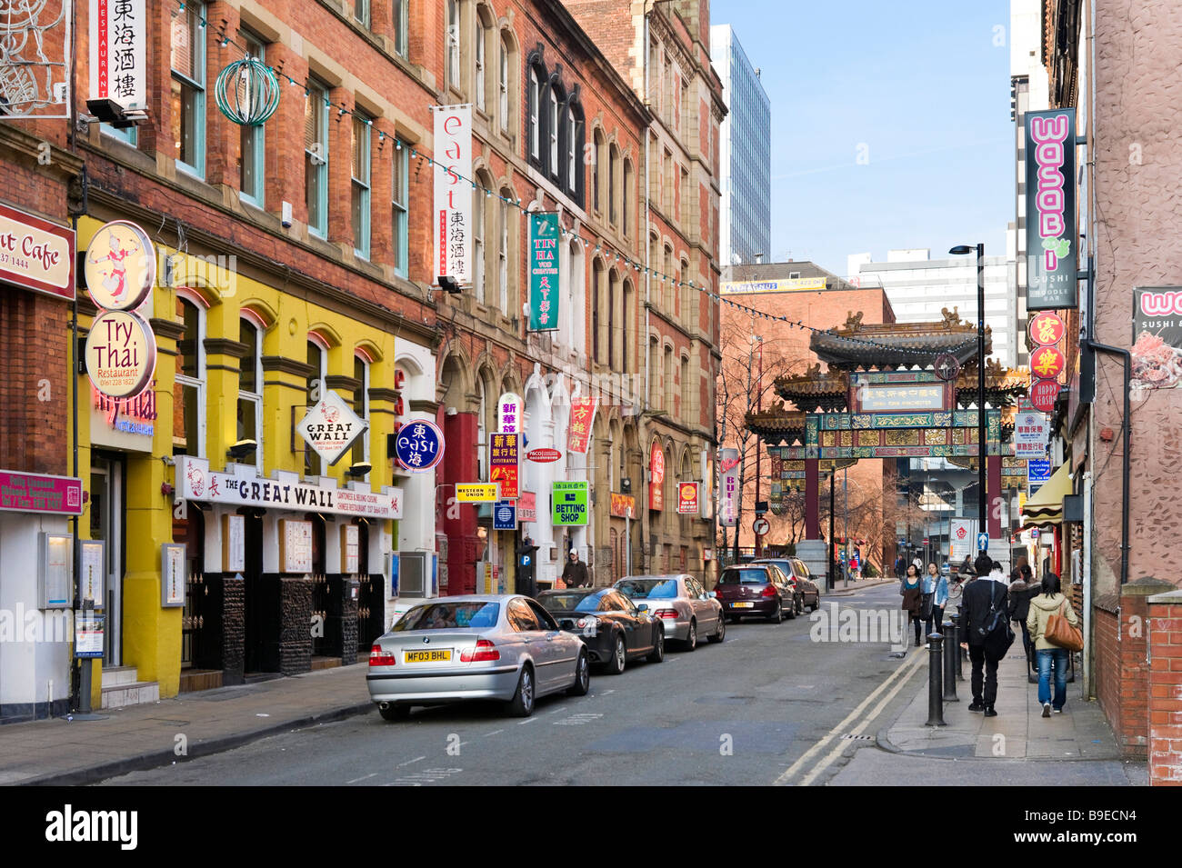 Les restaurants orientaux sur Faulkner Street dans le quartier chinois, Manchester, Angleterre Banque D'Images