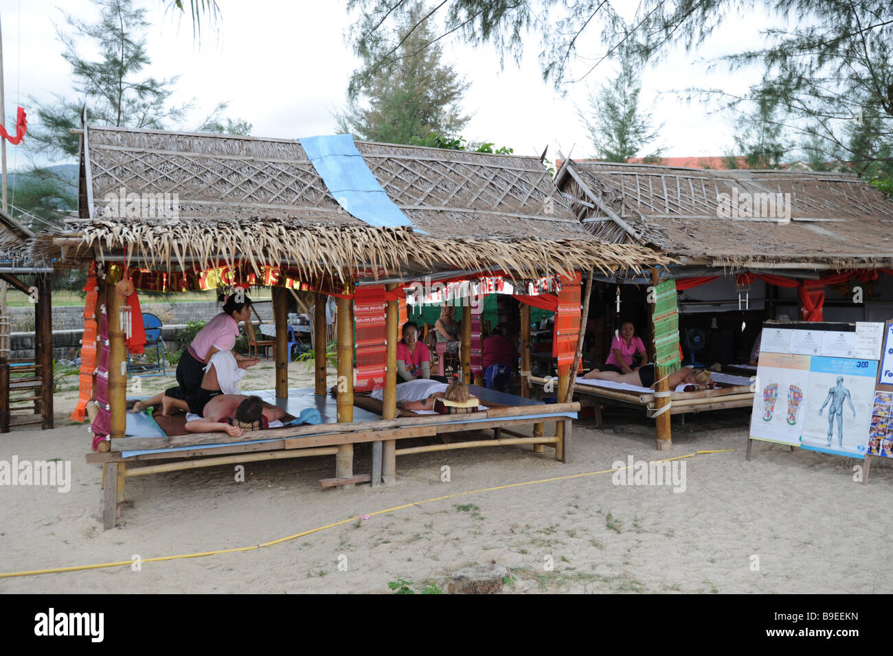 Service de massage sur Kamala beach Phuket Thailand Banque D'Images