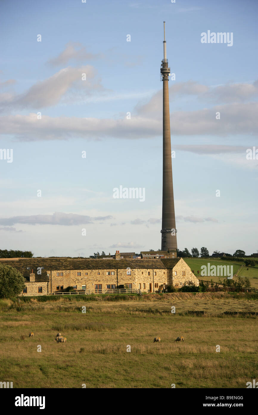 Emley Moor, West Yorkshire. Le grade II Emley Moor station d'émission de télévision dans le West Yorkshire. Banque D'Images