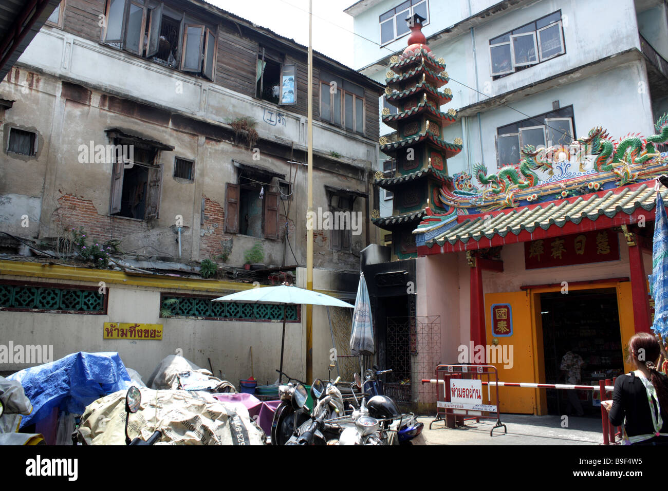 Temple chinois à Yaowarat road , le quartier chinois de Bangkok , Thaïlande Banque D'Images