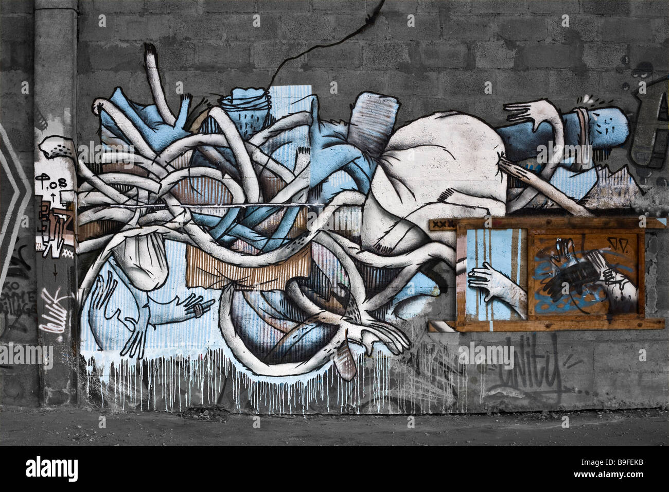 Graffiti dans une friche industrielle (usine Vichy - Allier - France). Le Graffiti dans une usine désaffectée (Vichy - Allier - France). Banque D'Images