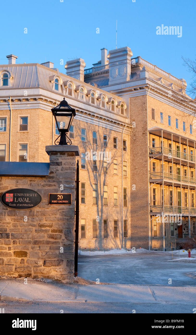 L'Ecole d architecture de l Université Laval est représenté comme le soleil se lève dans l'ancien district de Québec à Québec Banque D'Images