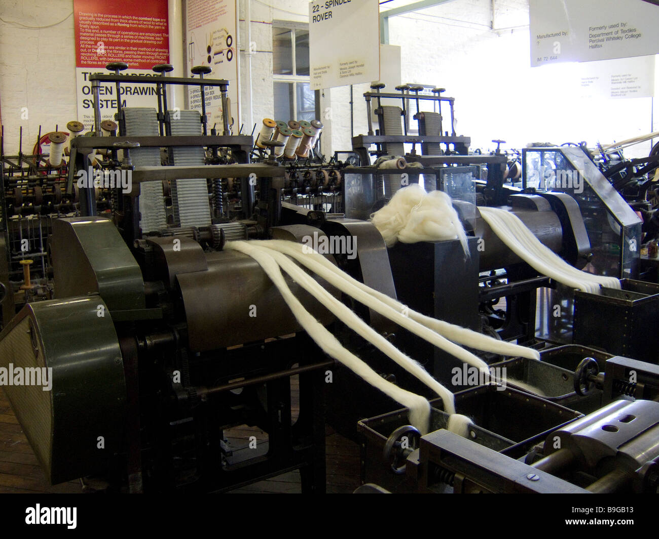 Équipement de broyage de coton traditionnel moulin à laine peignée au Musée Industriel Bradford Banque D'Images