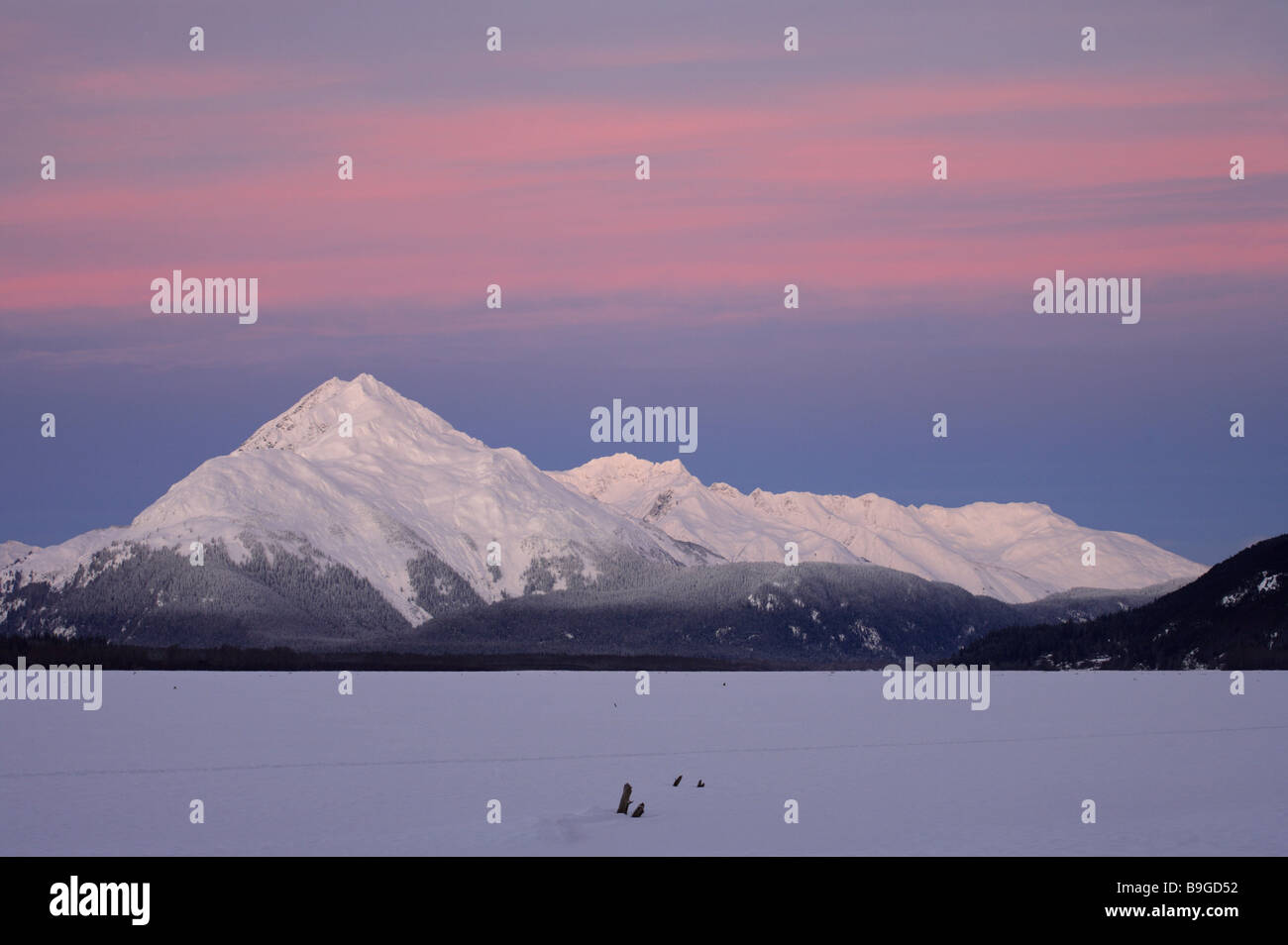 Canada Territoire du Yukon Alaska Montagnes Chilkat Valley matin Côte-d'hiver rouge Amérique du paysage de montagne paysage d'hiver Banque D'Images