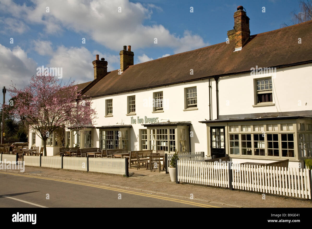 Les deux brasseries Pub à Chipperfield Herts pubs village village green et un pub traditionnel, public house Banque D'Images