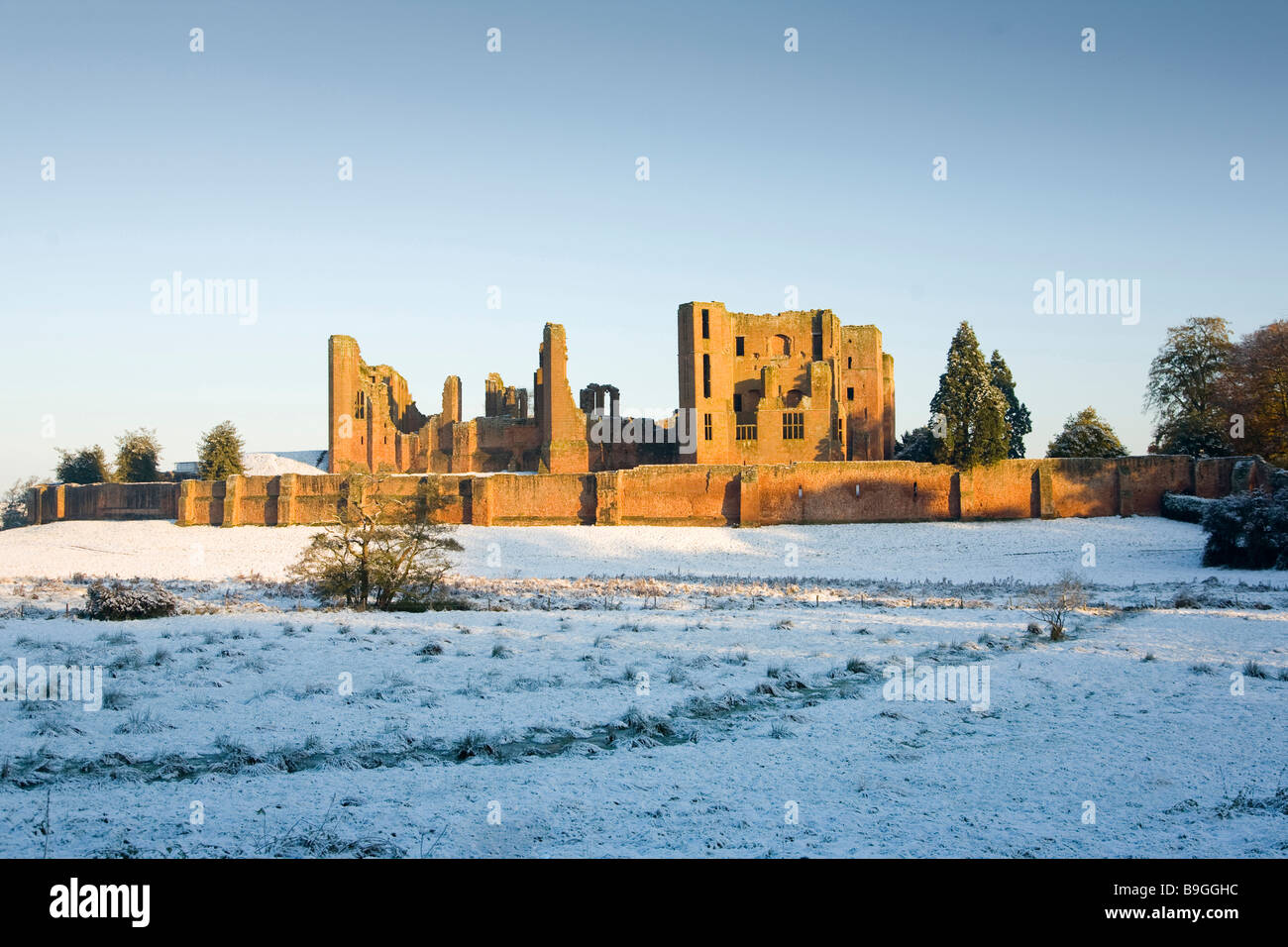 Le château de Kenilworth dans la neige, Royaume-Uni Banque D'Images