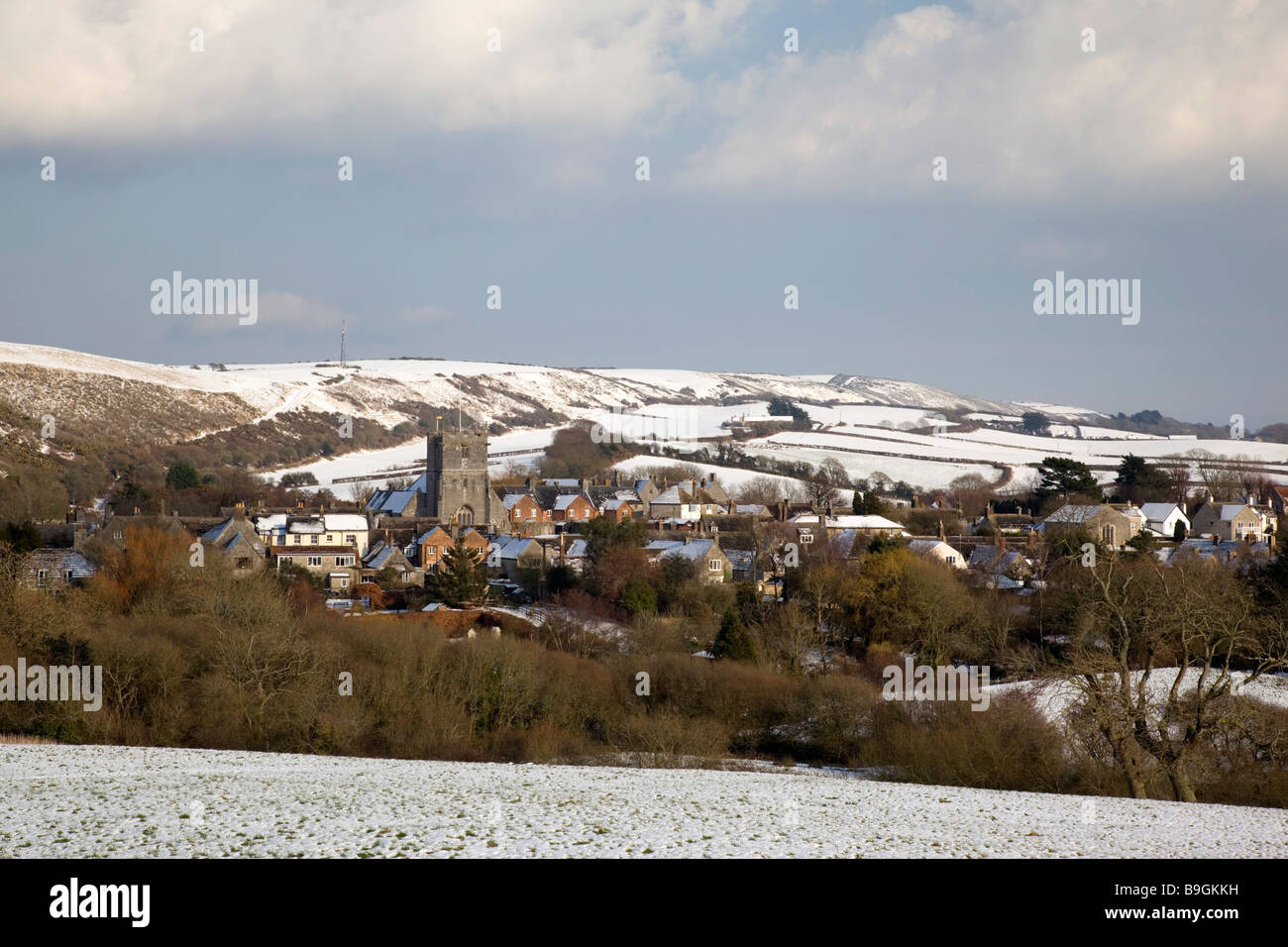 Une rare chute de neige couvre le paysage Dorset autour du village de Corfe Castle Banque D'Images