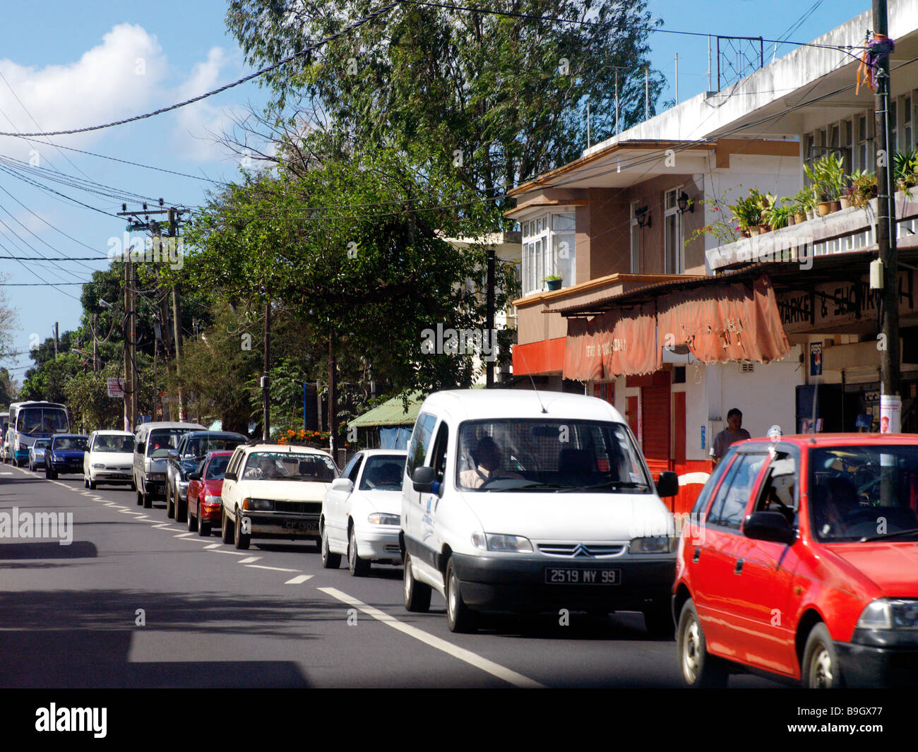 Rush Hour Traffic Jam et maisons périphérie Port Louis Ile Maurice Banque D'Images