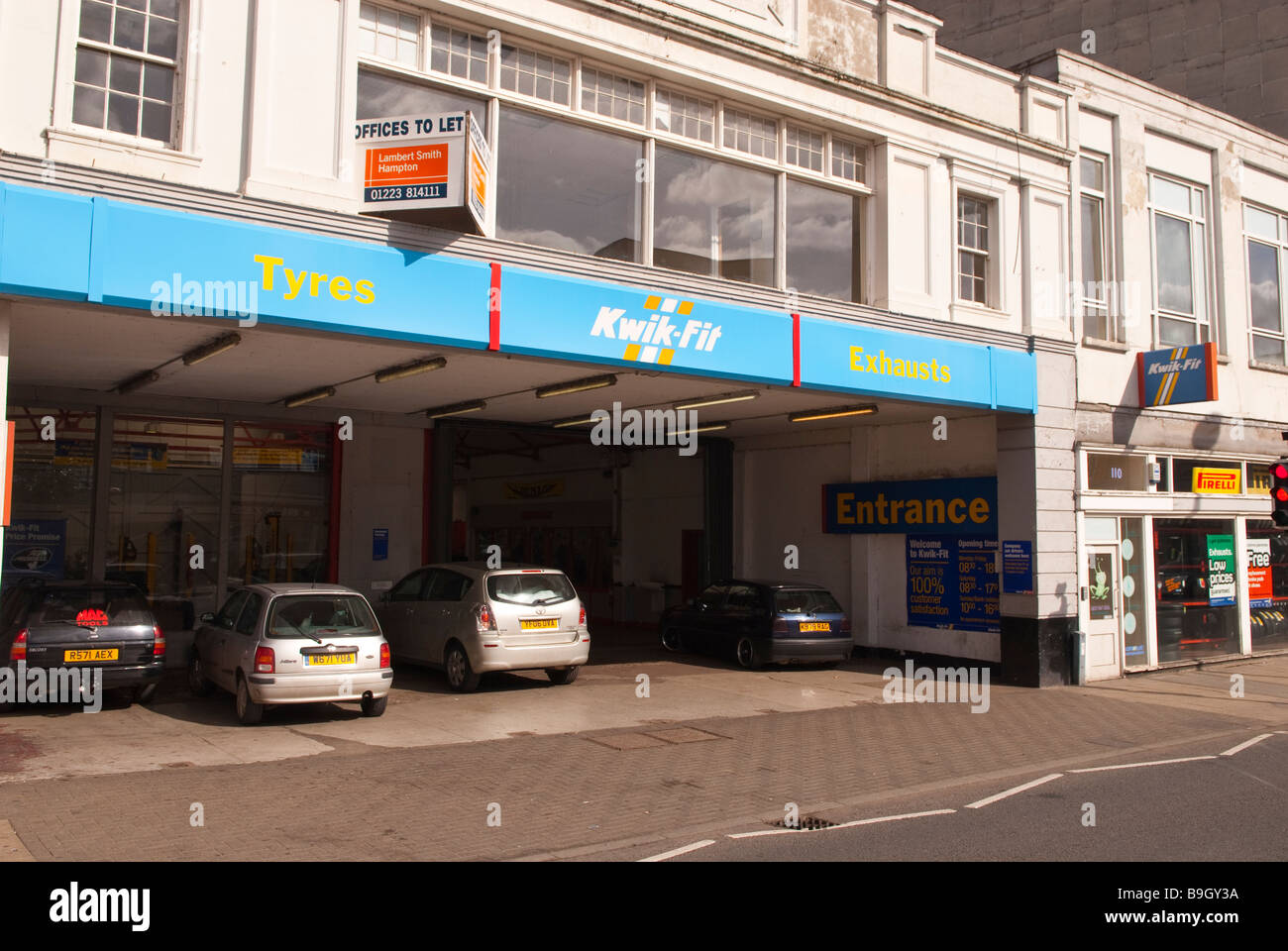 Kwik-Fit tire et d'échappement dans le centre de Norwich, Norfolk, UK Banque D'Images