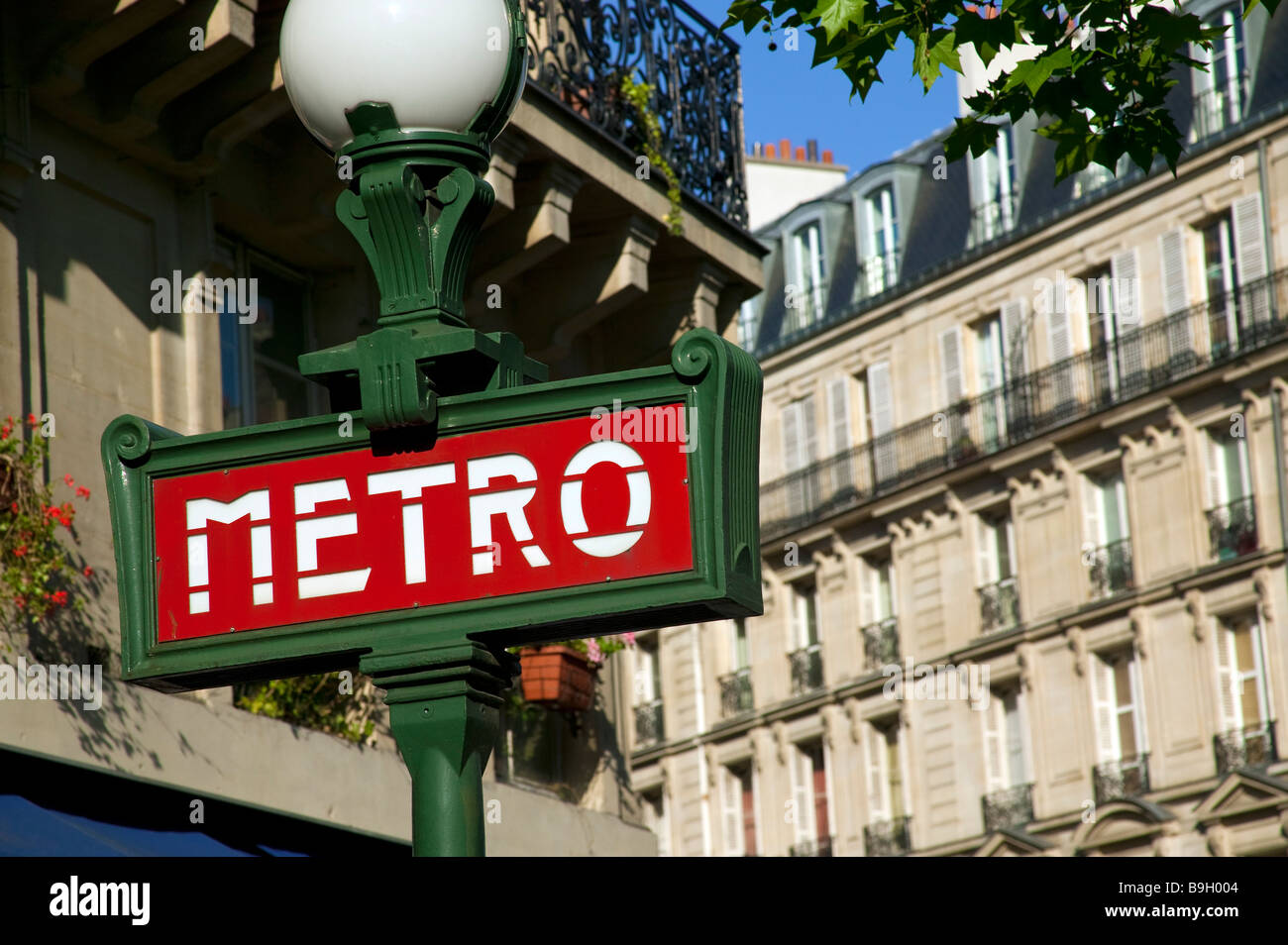 Panneau d'entrée de Métro Paris France Photo Stock - Alamy