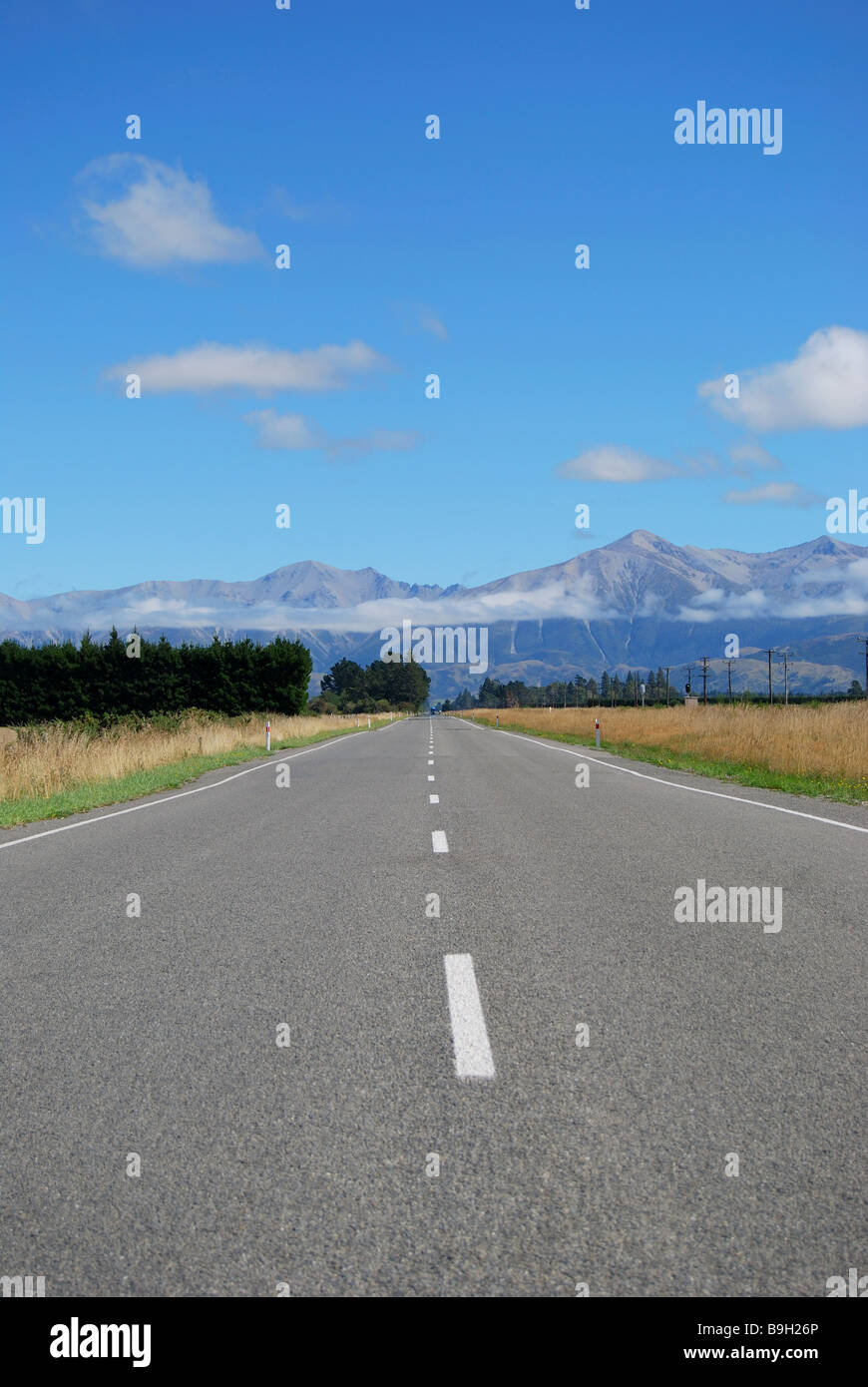 Centre de route vide, State Highway 73, District de Selwyn, Canterbury, île du Sud, Nouvelle-Zélande Banque D'Images