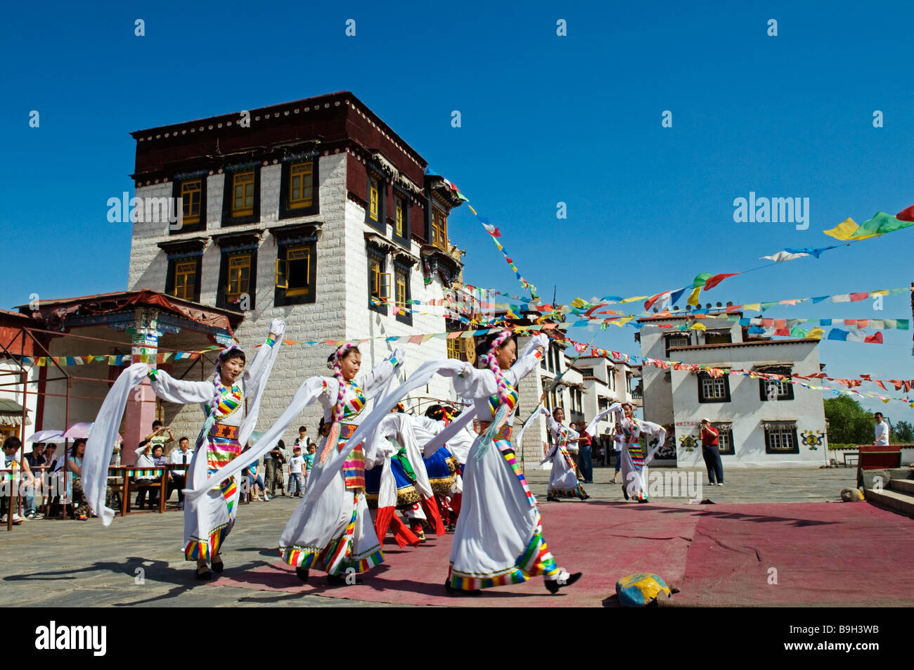 Chine Pékin Minorités Ethniques Park et temple de style tibétain danseurs culturels Banque D'Images