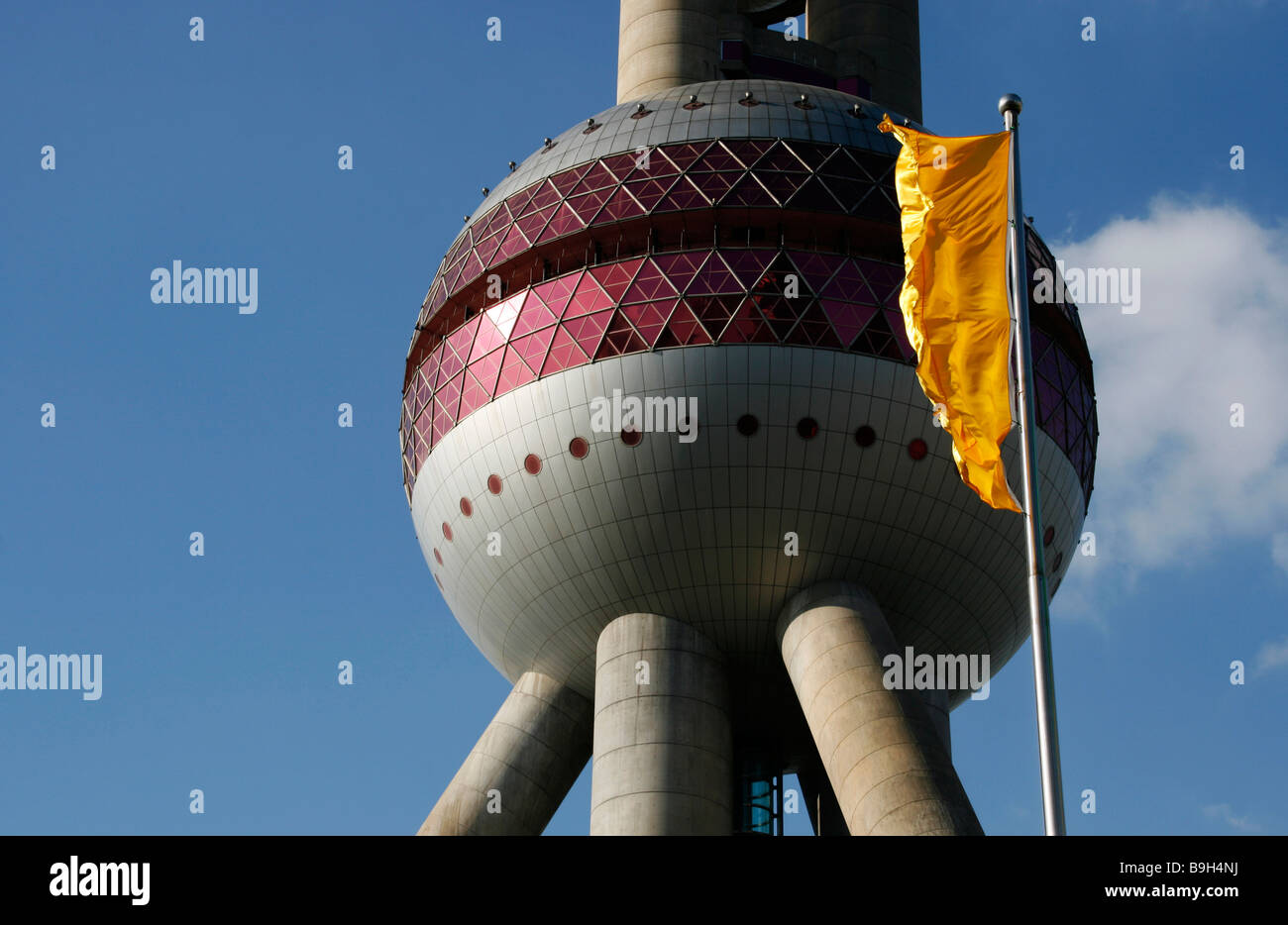 La Chine, Shanghai. L'Oriental Pearl Tower à Pudong Banque D'Images