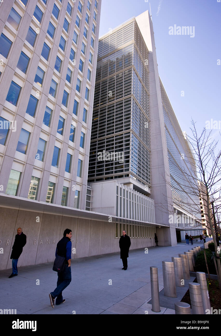 WASHINGTON DC USA piétons à pied par le siège de la Banque mondiale des capacités Banque D'Images