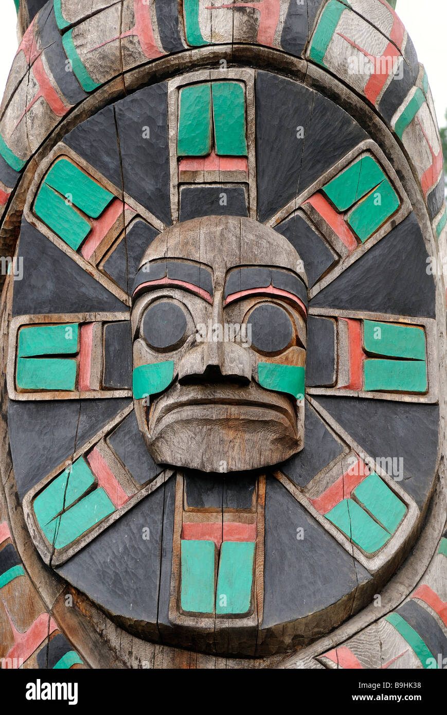 Totem de la tribu Cowichan, affichage détaillé, Duncan, île de Vancouver, Colombie-Britannique, Canada, Amérique du Nord Banque D'Images