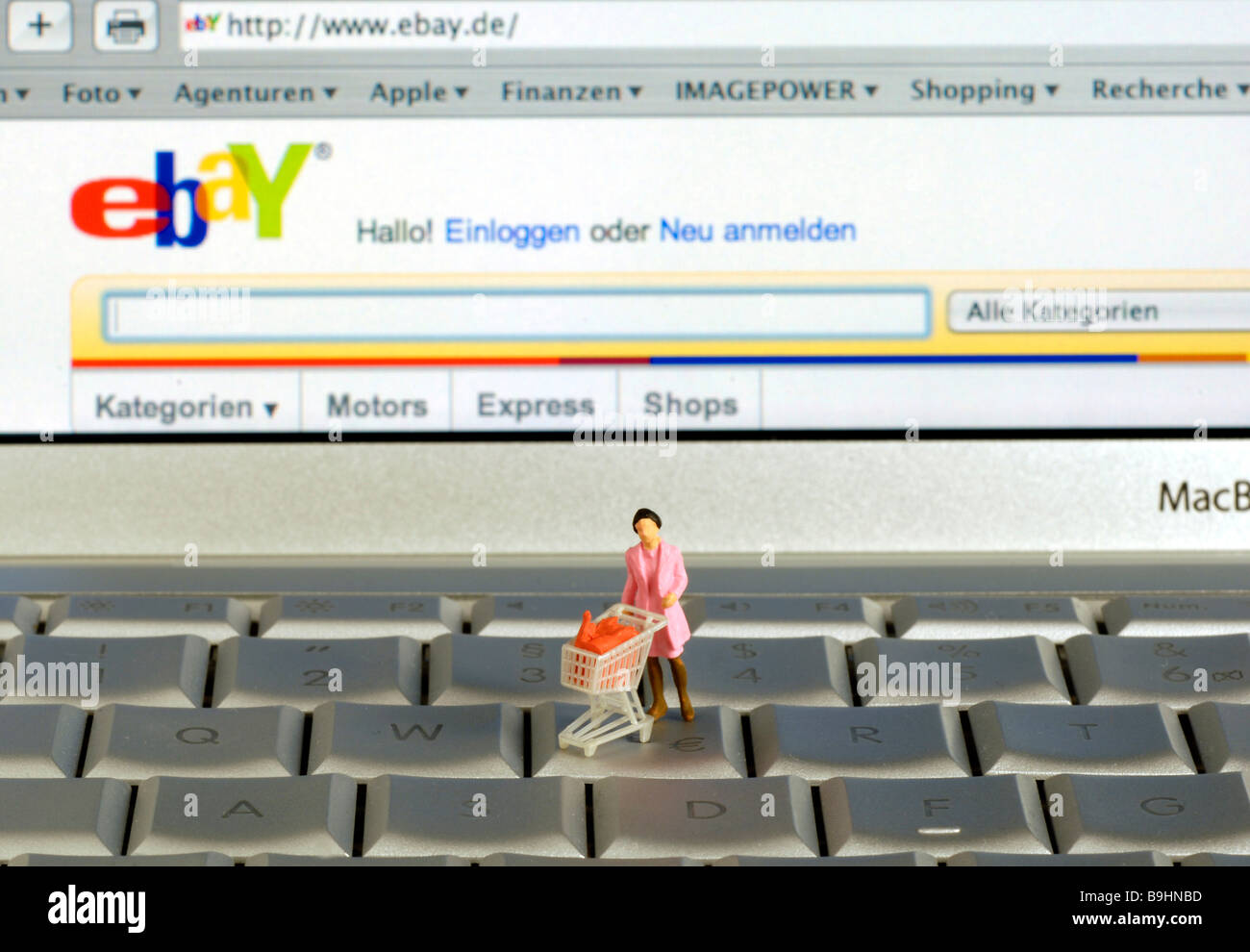 Ordinateur portable MacBook Pro Apple, ebay.de, un symbole pour le magasinage en ligne Banque D'Images