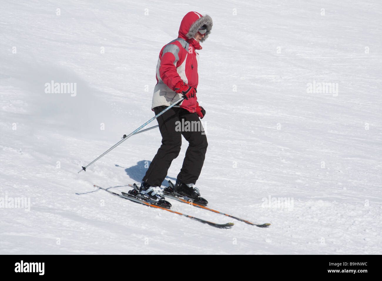 Mountain ski rider sur un versant de montagne Banque D'Images