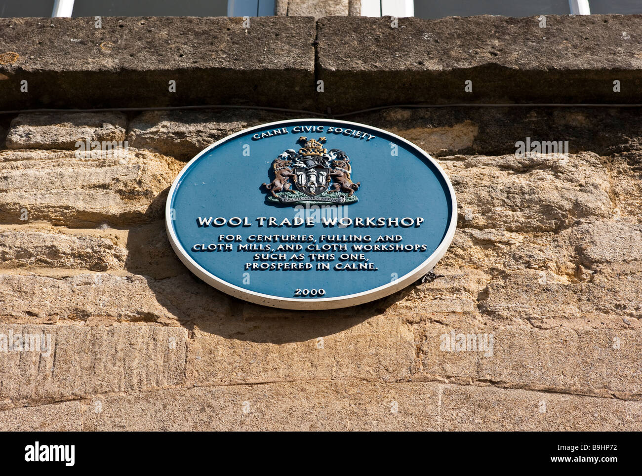 Blue plaque commémorant l'industrie de la laine à Calne Wiltshire Banque D'Images