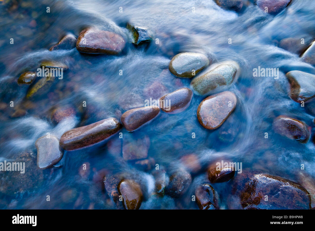 Rock sculpture de flèche en rivière Banque D'Images