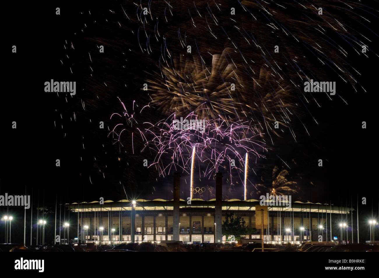 D Artifice Au Dessus Du Stade Olympique De Berlin Pour Le Championnat Du Monde Pyronale De Fireworks Berlin Germany Europe Photo Stock Alamy