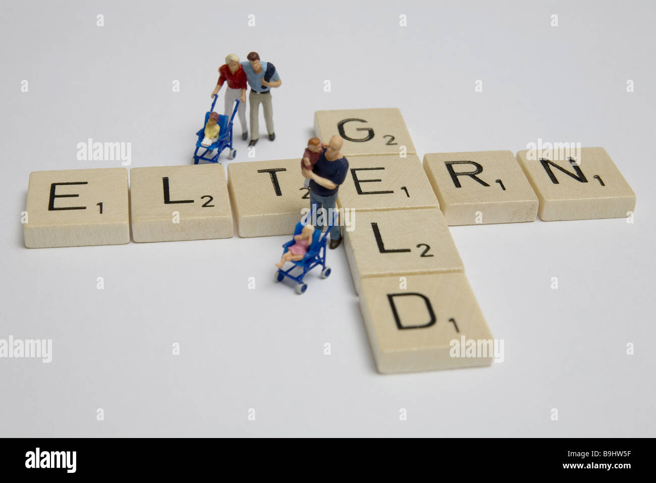 Jeu de Scrabble-stones avc les parents de l'argent-jouet jeu familys chiffres lettres mots-jeu combinaison pierres-figures en plastique Banque D'Images