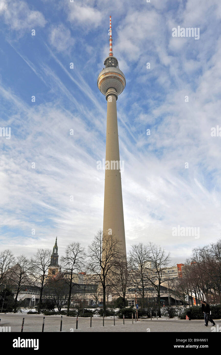 Fernsehturm, la tour de télévision, sur la place Alexanderplatz, Berlin, Germany, Europe Banque D'Images