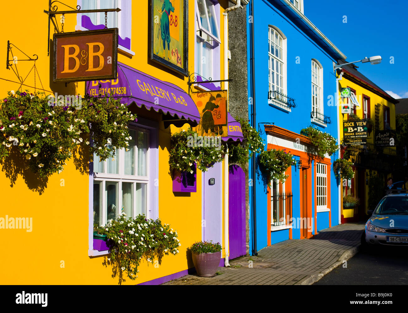 Façades de maisons colorées à Kinsale, Irlande, Europe Banque D'Images